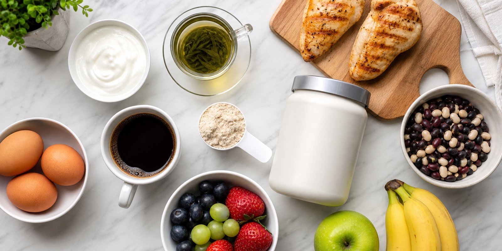 Café, chá verde, proteína e alimentos integrais usados em fórmulas de emagrecimento.